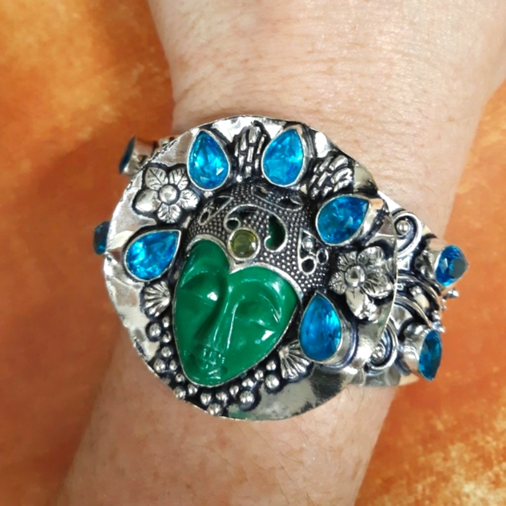 New Carved Goddess Face Blue Topaz & Peridot 925 Silver Cuff Bracelet.